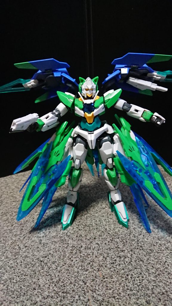 GNユニットの裏にGNピストルを格納していて、射撃戦にも対応可能。