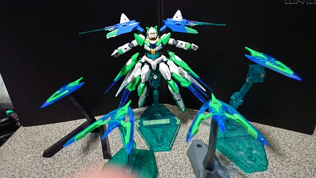 腰周りのソードビットは取り外し可能。