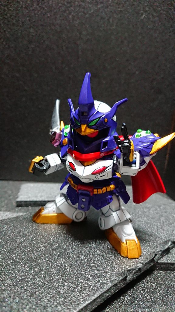 マフラーはコミックワールドでは白でしたが胸の鎧と重なって見栄えが良くないので赤に変更しました。