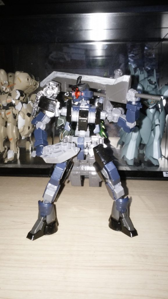 シールドアックスは盾と斧の両面を持っていてバスターソードと二刀流も可能