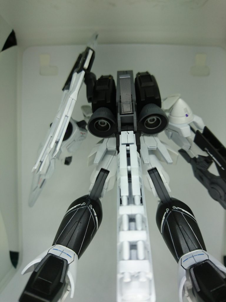 バーニアの中は別パーツを入れて情報量を増やしてます。バズーカはネオジム懸架です。