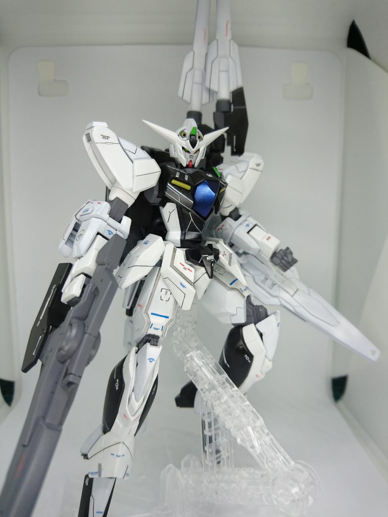 パッと見の印象だけでも似せることが出来ればいいと考え、特徴でもあるアシメを出来るだけ工夫しました。