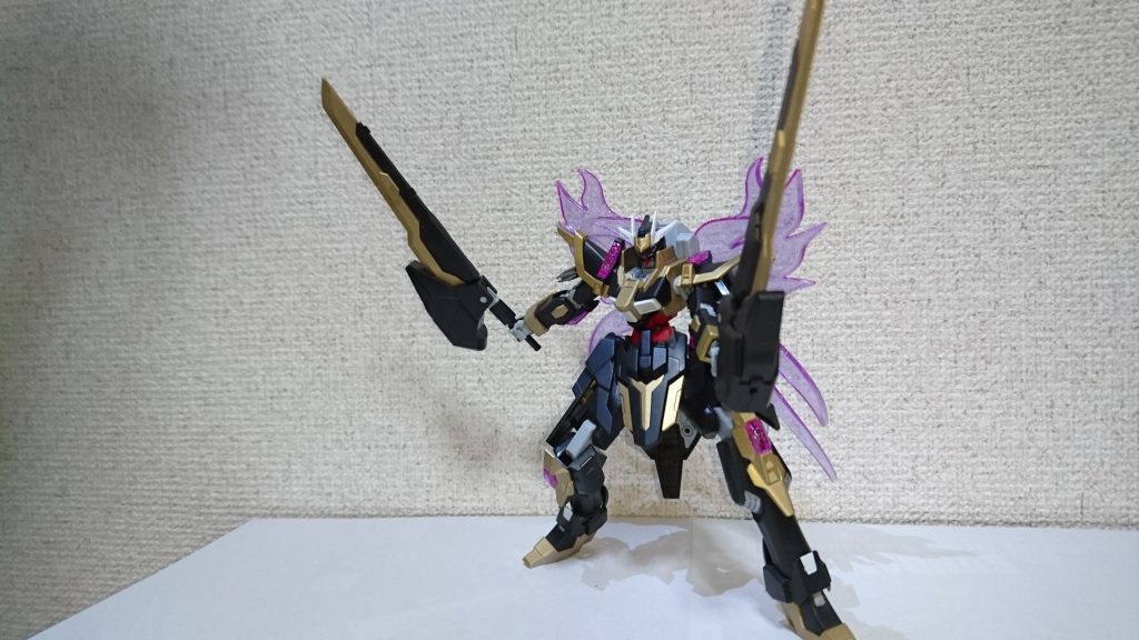 背面はシュバルツリッター同様に大剣、双剣の両方可能
背面も剣を持つことでプラフスキーウイングを展開可能