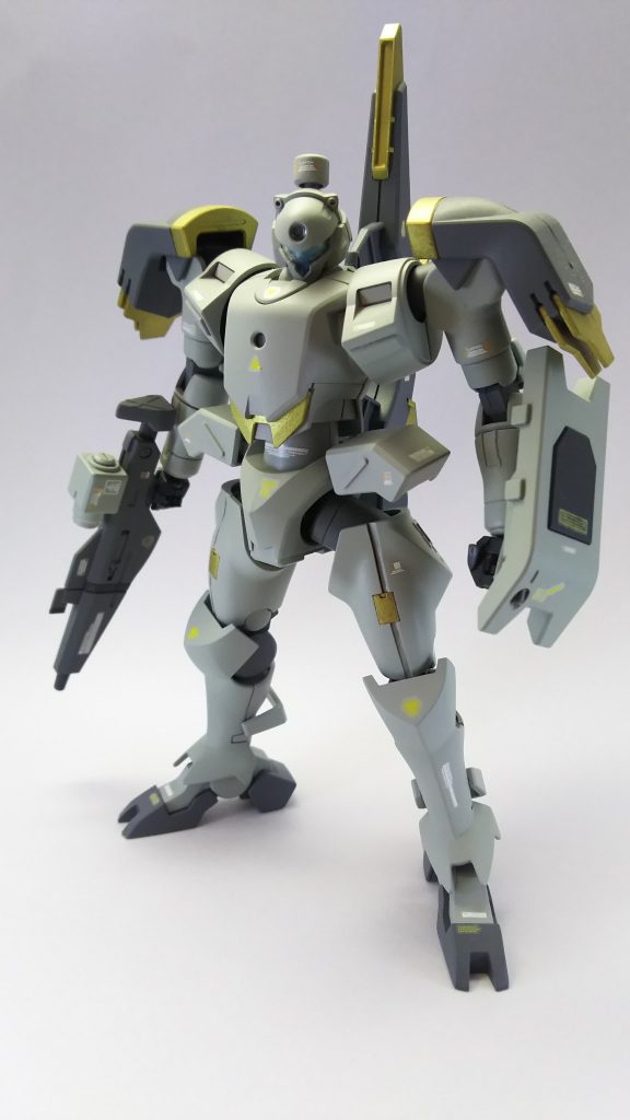 正面から。
連邦軍がアヘッドを運用するならアロウズのカラーリングのままでは無いと思ったので、落ち着いた色を選びました。