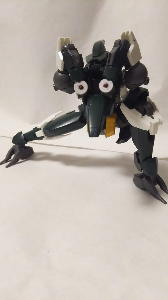 この形態では脚部が武器となる
人型以上に速力も上がり、俊敏性も向上する為、敵に回すと厄介である