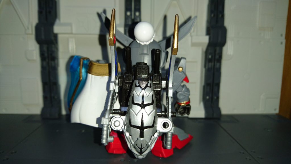 元キットとの共通パーツが意外と少ない。頭は割りとそのままだが髪を孫尚香のボンボンに変更、胸は曹操、肩は周倉、肩マントは公孫サンと呂蒙、腰と腿は魯粛、足は張飛×２、バックパックは魯粛の改造。