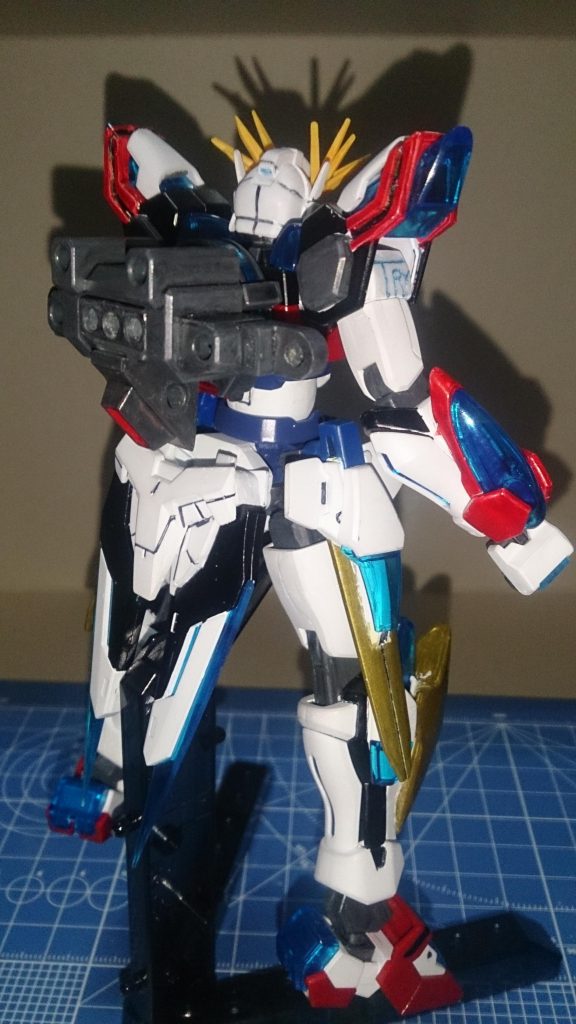 バックパックはカミキにパワードジムガーディアンのバックパックを取り付け。バーニアとジョイントを追加。

リアアーマーは、カミキの物を削り、シアクアンタのものを取り付けました。当時、『外れてソードピットになるのかな？』と思いチョイスしたのですが、外れないという事実に直面。
パーツを切断し、外してソードピットに出来るように加工しました。持ち手もあるので、手に持たせる事も可能にしました。