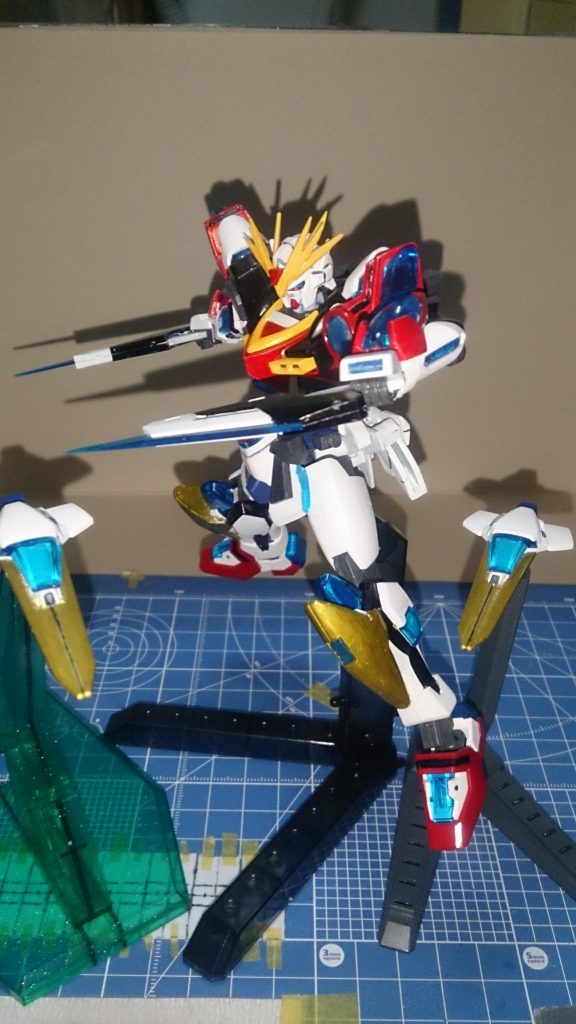 ポージング。ソードピット、ハイパーフィンファンネルが固定武装です。もちろんカミキ由来の徒手格闘戦も出来ます。

専用のバックパックも考えているのですが、投稿現在も製作が難航している状態ですね。