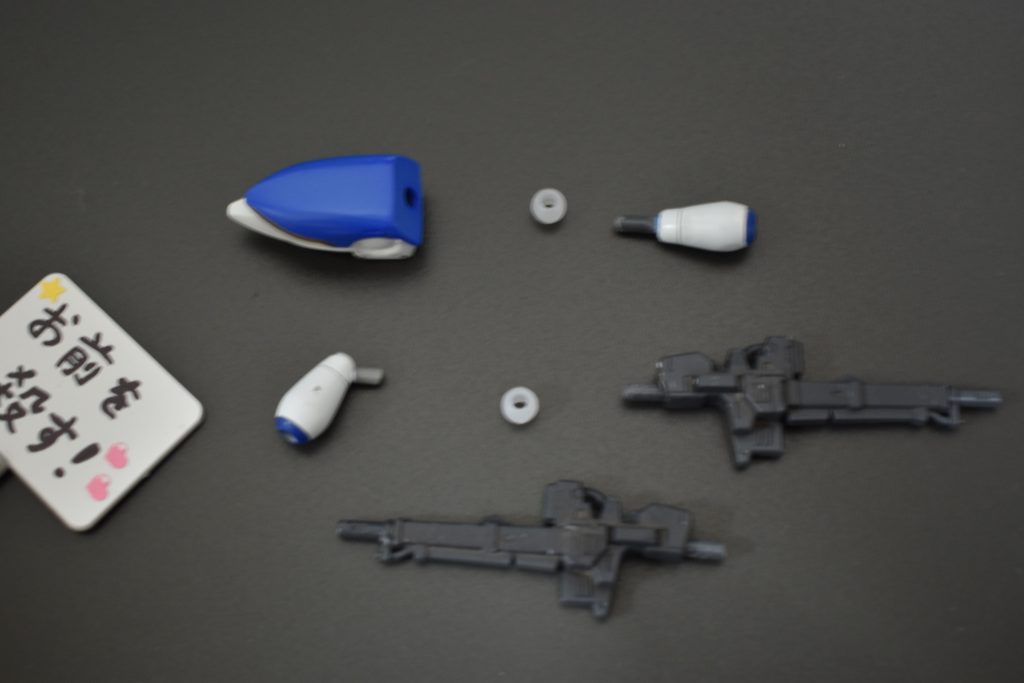 パーツ一覧肩パーツはプラ板とパテでうまいこと作って腕とポリキャップと挟み込む方式にしました。ローリングライフル用腕は余ったプチッガイ腕と適当なランナーを切り出して作成