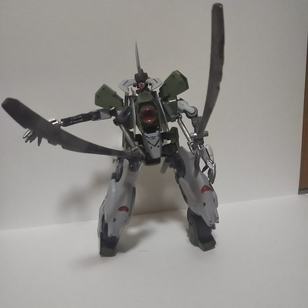 腰のブレードを振り回します！