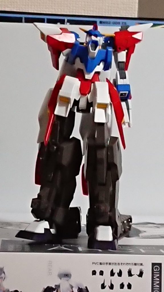 脚部を分離して戦車にしようとした時に
フォートレスの脚部パーツ余り改造できず
素体に轟雷の脚部パーツを流用
結局分離せずに全載せ形となった