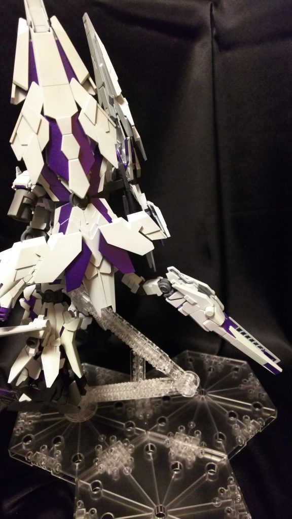 アームド・アーマーBSは尻尾の様に付けてます。結構稼働範囲が広いです