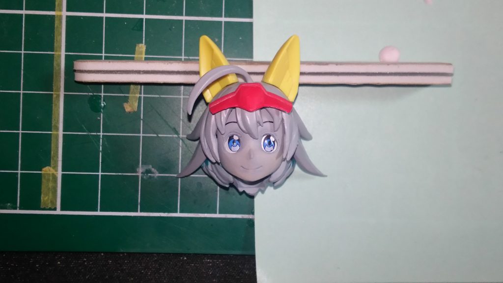 お顔を削ったり盛ったりで少しでもアニメ設定画に近づけたかった。延長した髪の毛が何度も折れて苦労しました。