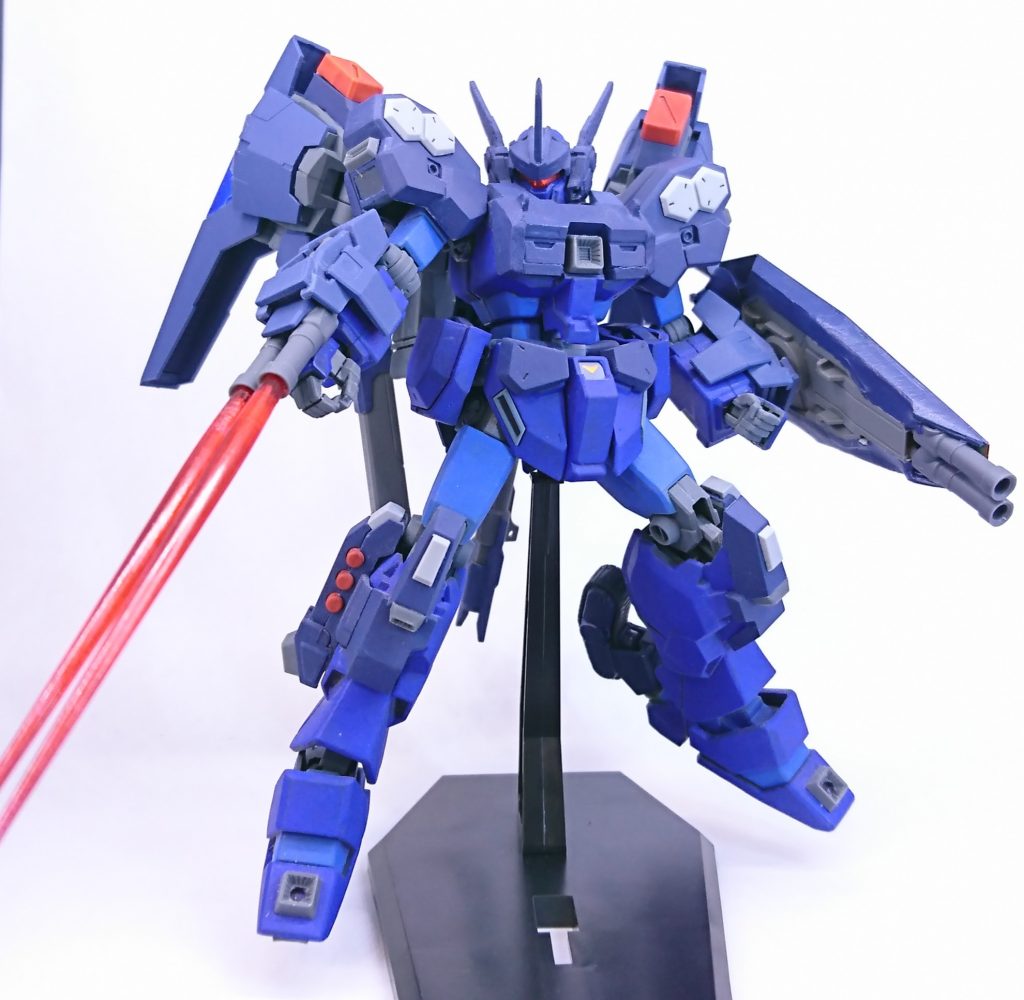 腕部ビームキャノンは固定式のビームサーベルに