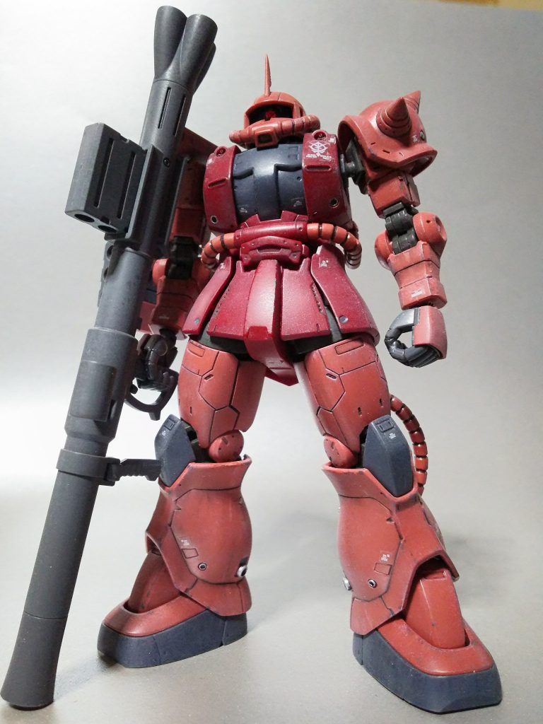 オリジン版シャア専用ザクです。パステルや色鉛筆等で塗膜へのダメージを表現してみました。