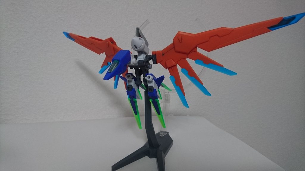 背面パーツは分離して単独行動可能なユニットになります