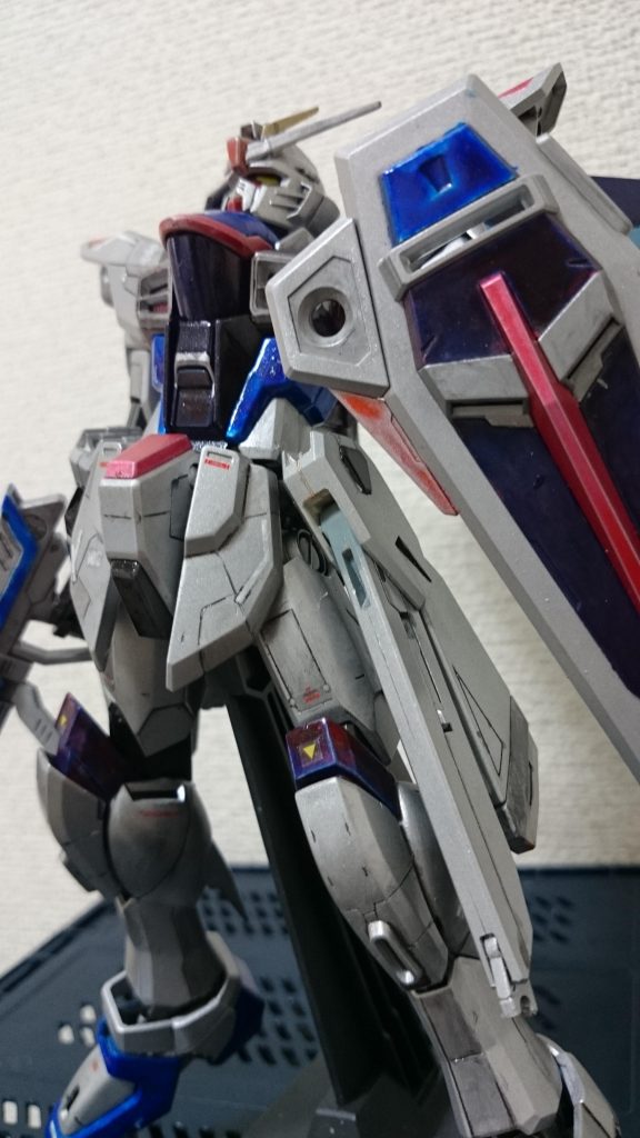 左のレールガンは破損して紛失。
翼の根元ABS間接破損したので接着して固定。フルバースト出来ません