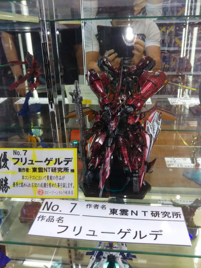 地元の某ホビーショップのガンプラコンテストにて、優勝を頂けました‼️
この場をお借りして、投票して下さった皆様‼️ありがとうございました‼️