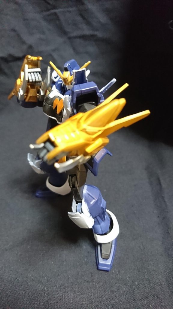 ドラゴンハングは、旧キットのドラゴンガンダムを使用、ジーエンアルトロンのパーツを使って製作下の牙は可動します
本来のクローズはドラゴンハングみたいなものはないのでオリジナルでつけてみました(^^ゞ