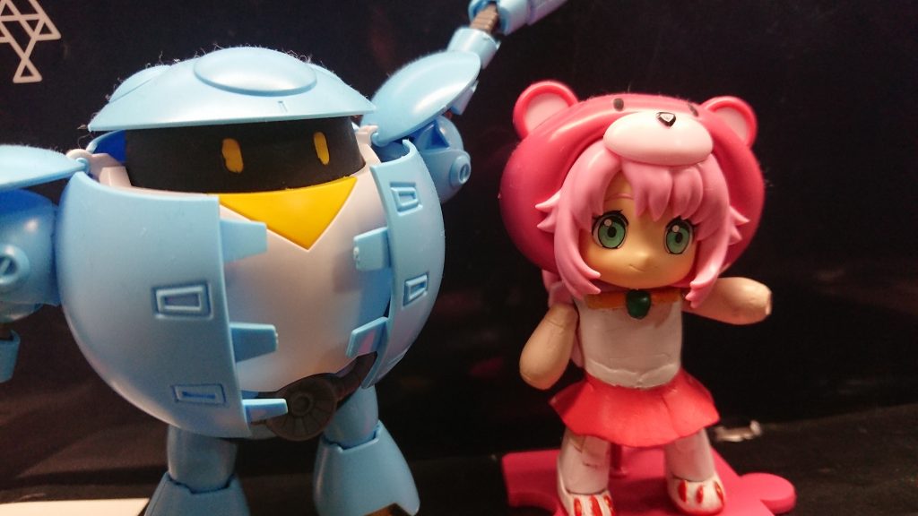 モモカプル（素組み）と一緒にはいチーズ