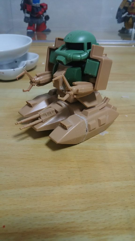 タンクは前後にかなり詰めました。
腰の辺りで上下も詰めてます。