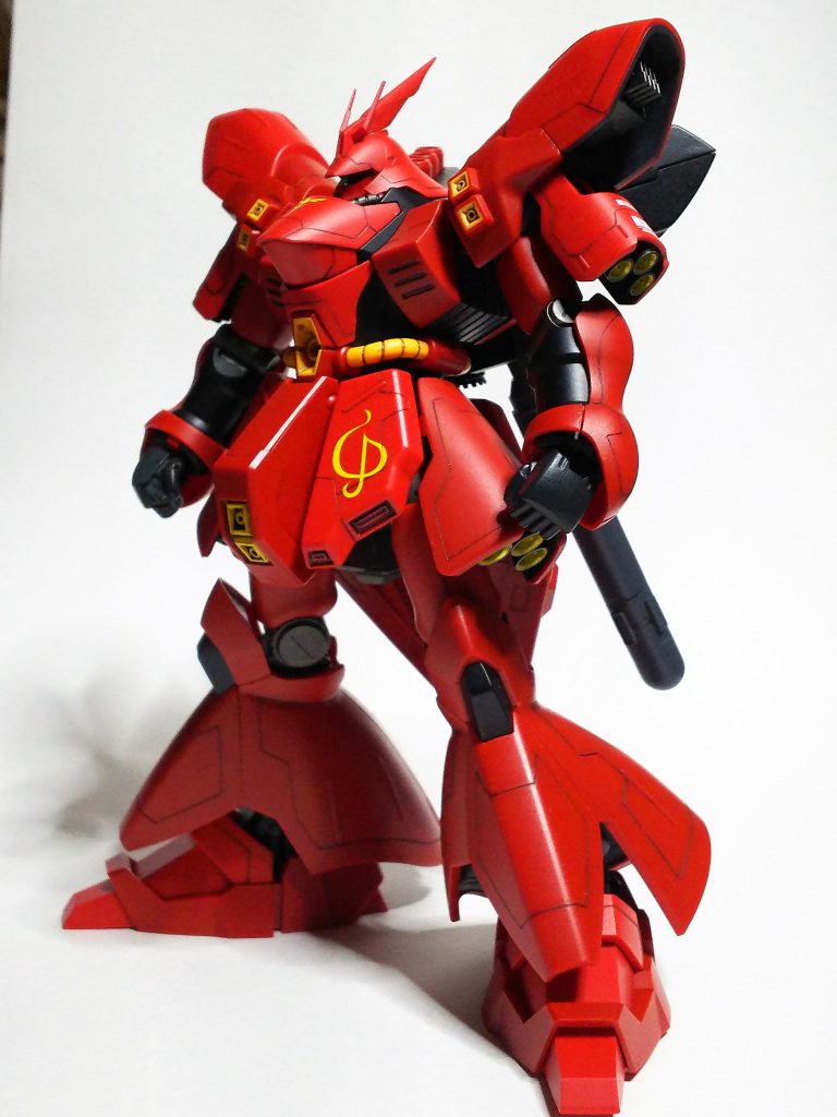 HGUCサザビーです。股間軸調整と簡単なスジ彫りを施しました。