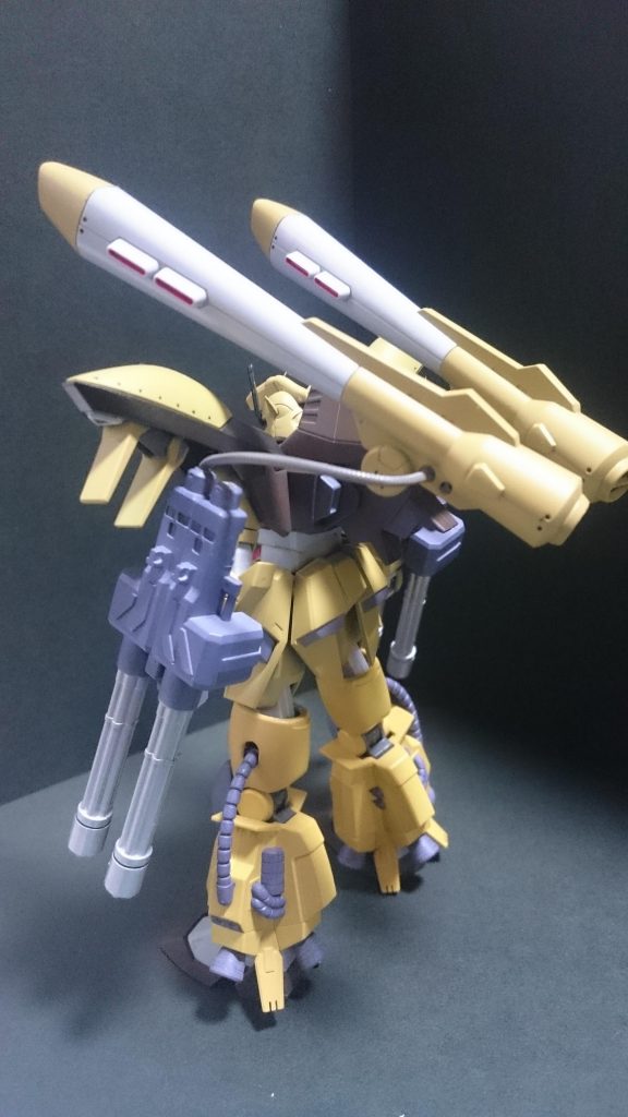 リード線を装着してガトリングをビーム兵器として位置付けてます。