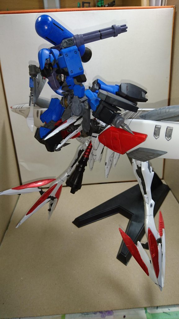 この機体を開発した組織は、厄災戦時、ひいてはモビルアーマーの開発データ等を保有している、とのことだがこちらも詳しくは不明である。