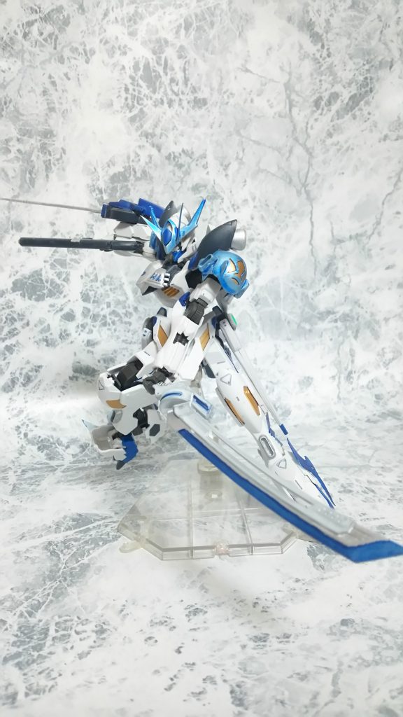 斬撃。
肩部ブースターにより斬撃速度も上昇している。