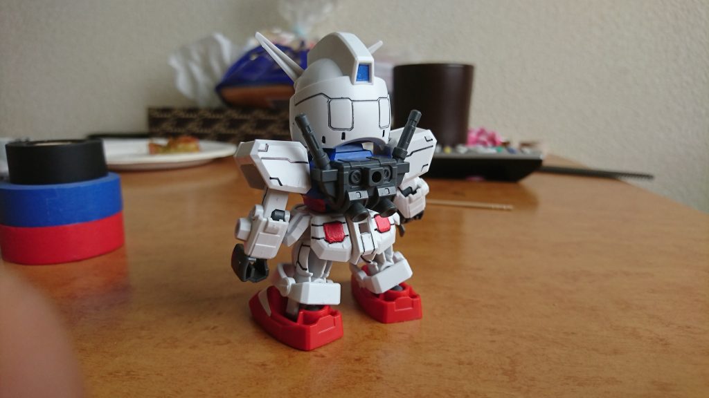 スミ入れは油性ペン
ガンダムマーカーとちがって流れ込まない