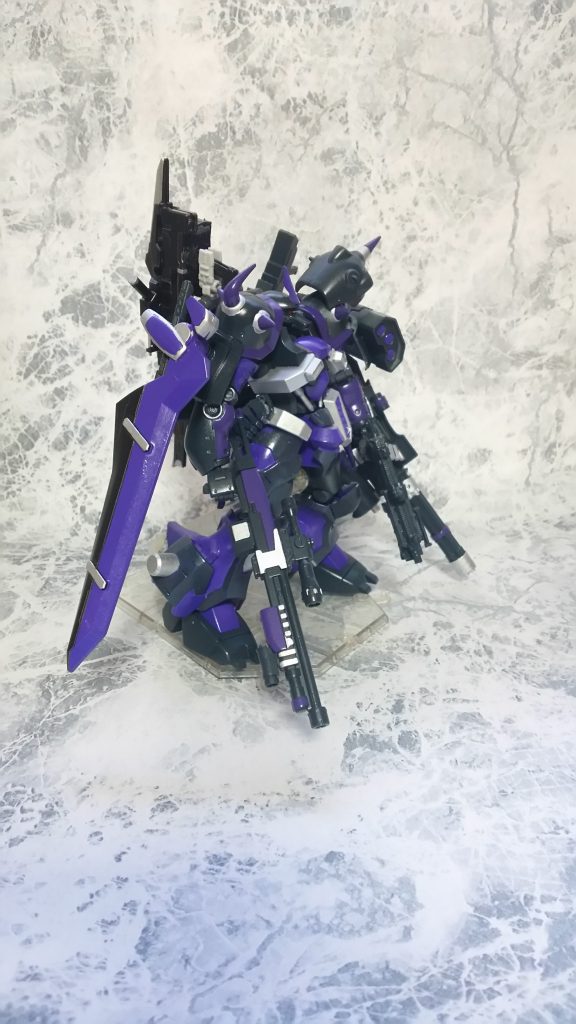 サイドショット
右サイドスカートには予備弾倉を装備している