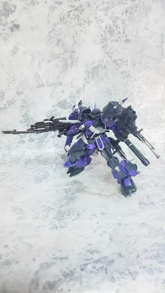 唯一装備している光学兵器であるビームランチャーは、速射性は低いが高い貫通力を誇る。