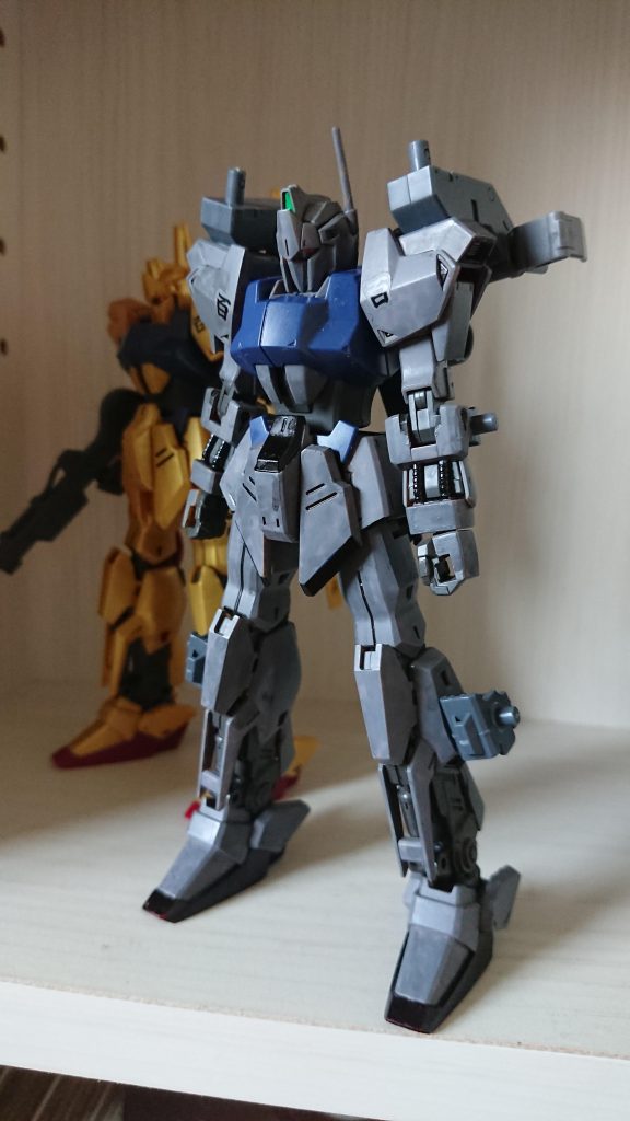 装備した武装や装甲は取り外す事が可能です。