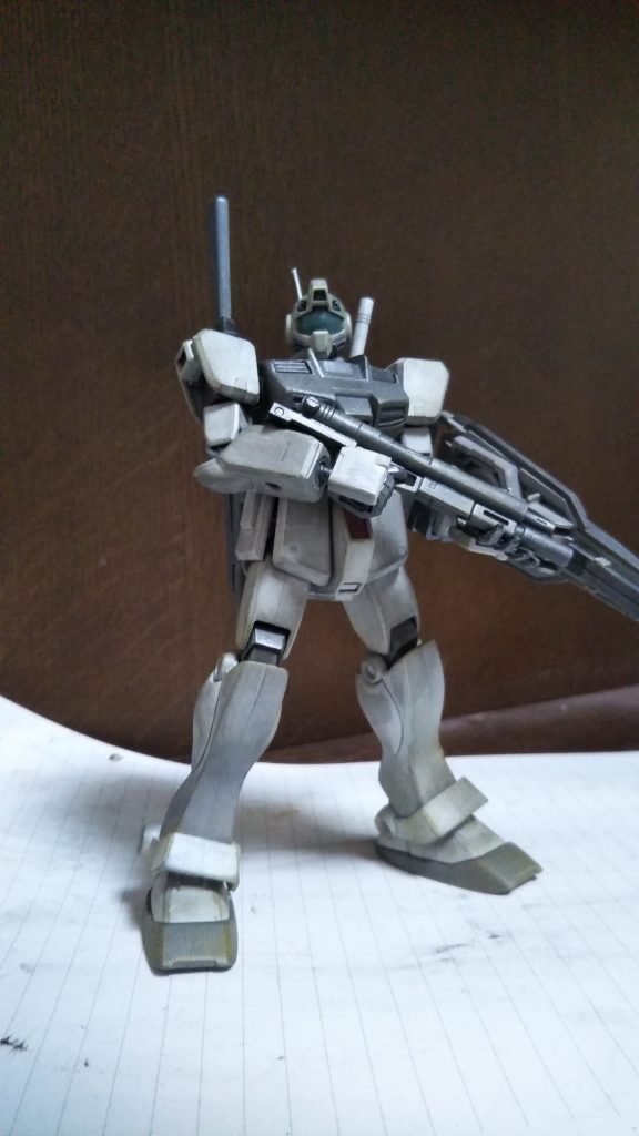 シールドは陸ジムなどが使っている物を装備しています。