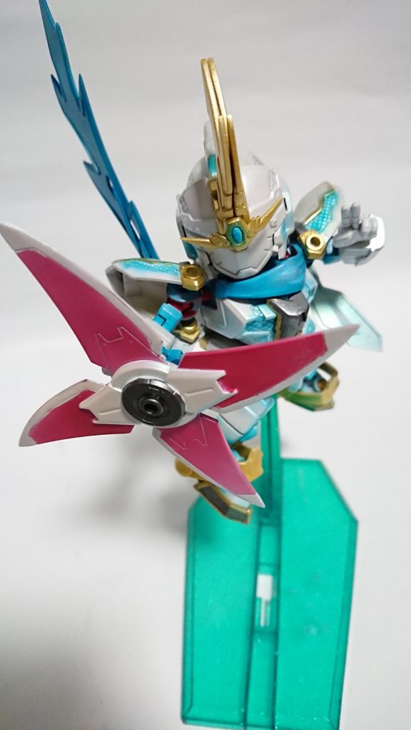 アクセントで武器の赤は赤のままで塗装しています。