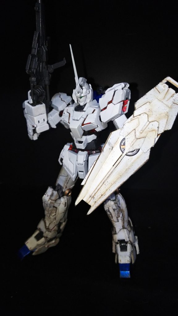 数日前に気を取り直してとにかく組立てていきました。上半身と下半身の差が激しい(笑)ここでまた事件が!!Σ( ̄□ ̄;)