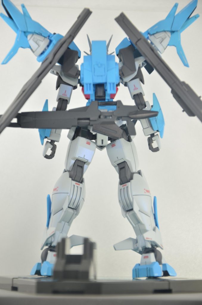 左の太もも部分が若干青く光ってるのを、お分かりいただけるだろうか・・・。