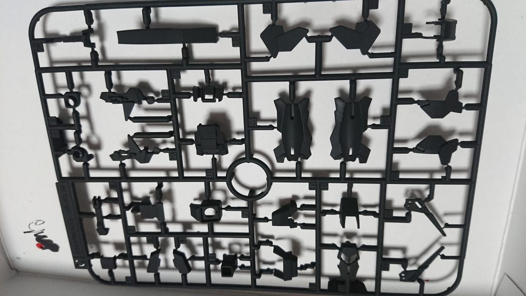 制作中その1
初めてのランナー塗装