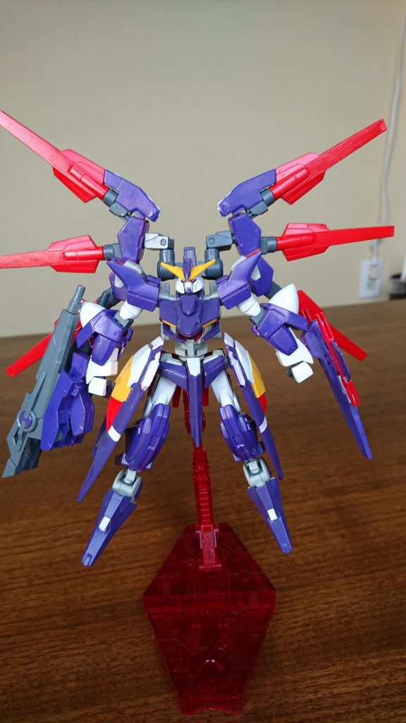 背部のフィンファングは展開すると翼のようだが、実際は全方位攻撃可能な砲台
そしてこうすると・・・