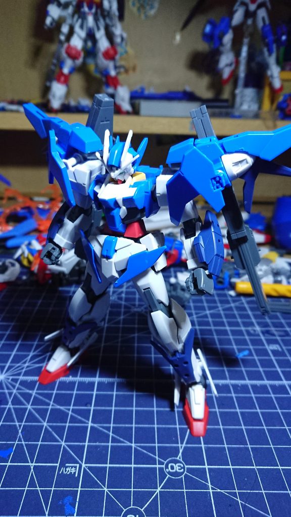 〜その②〜
①の時点で肩周りががっしりしてるせいか、膝から下が弱い印象が強かったので膝下をスカイのパーツに変更
この時点でドライヴにマウントしてるのはロングライフル二丁です笑