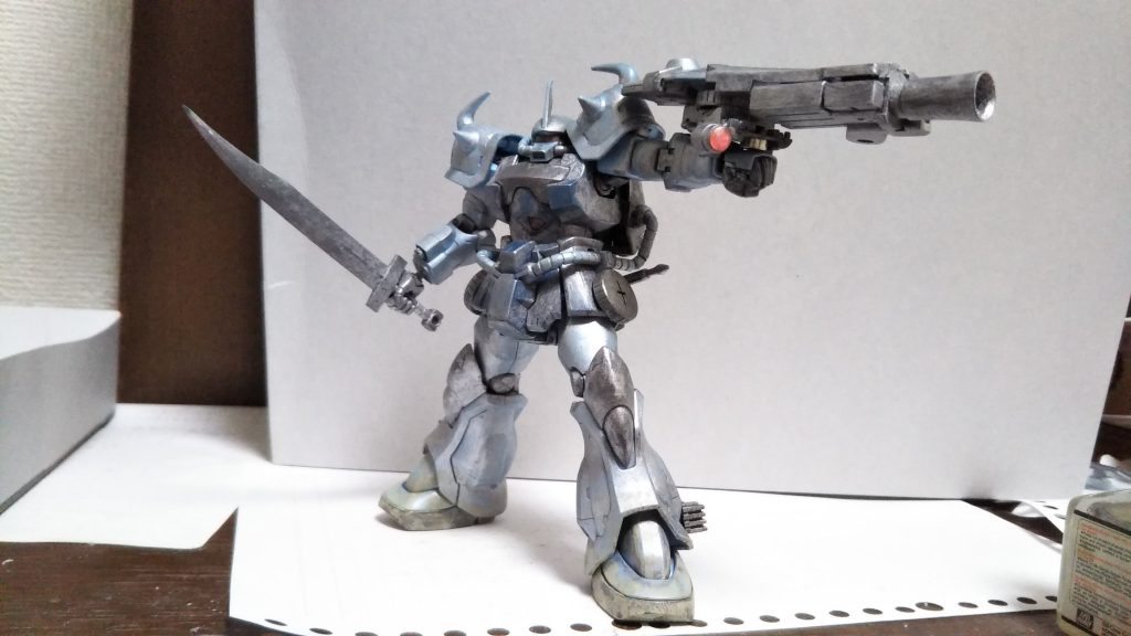 ガトリング砲では瞬間火力不足と考えバズーカシールドにしています。近距離での取り回しを考慮してバレルは短くしています。