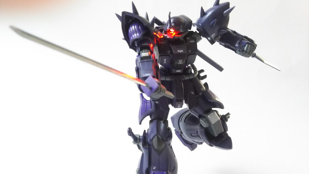 モノアイの光を反射するコールドブレードがカッコいい！