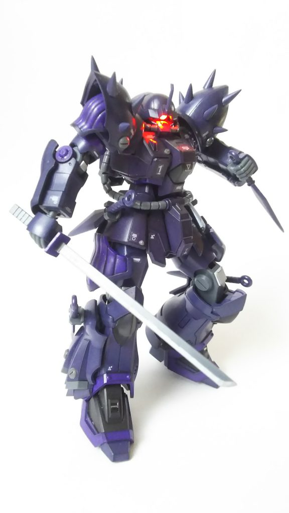 アクセントとして所々に明るい紫を入れてます