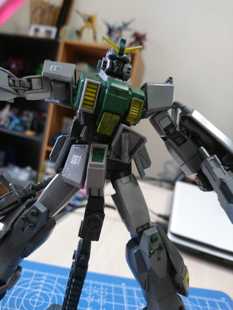 ビームサーベルはフロントアーマーに移動