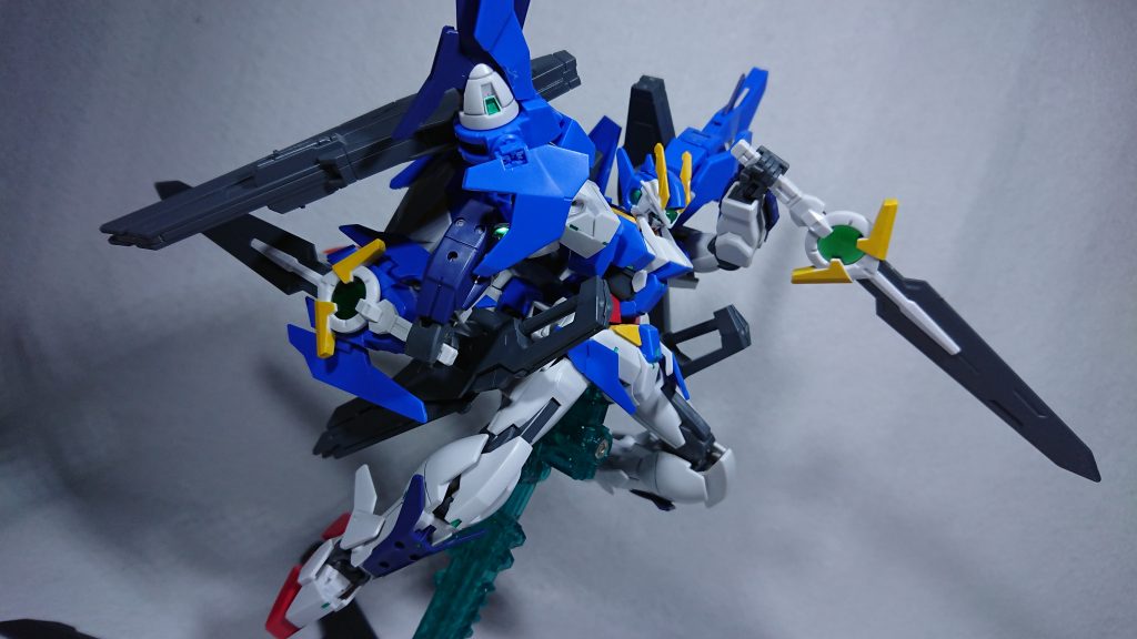 続いて抜刀シーン①
腰裏にあるGNダイバーソードを抜刀しているシーンを撮りましたﾊﾟｼｬｯ! Σp[【◎】]ω･´)