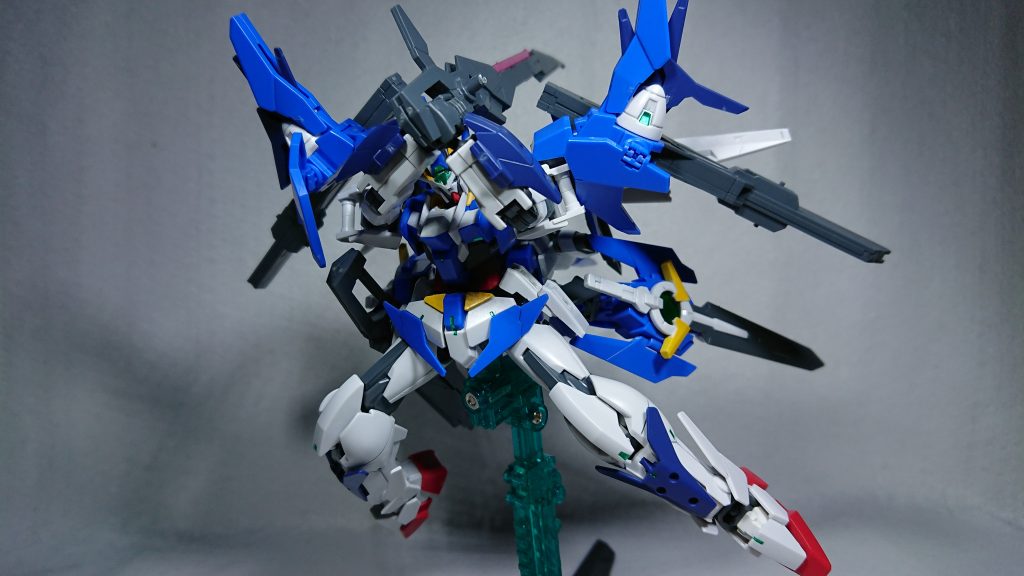 バスターソードを上段の構えで撮影してみました
腕の間から見える頭が個人的に好きなポイントです笑