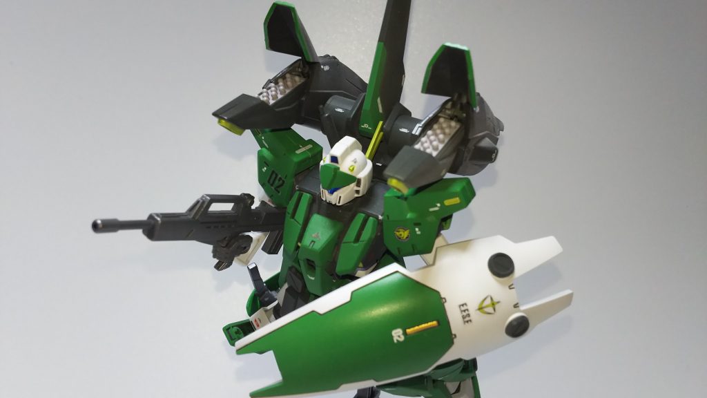 近接戦用バックパック。
高出力のブースターとミサイルを搭載し、高機動戦闘が可能。