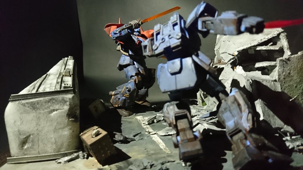 イフリートの背面から撮ると遠近法で離れた感じがしますがブルーの背面から撮ると近くて迫力があるようになります