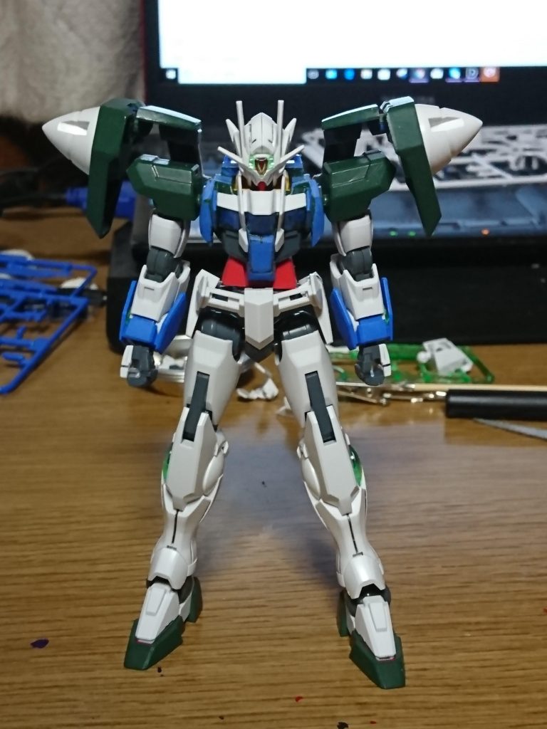 肩と太陽炉もダブルオーダイバーを使用したのでほぼ新規のダブルオーですね。