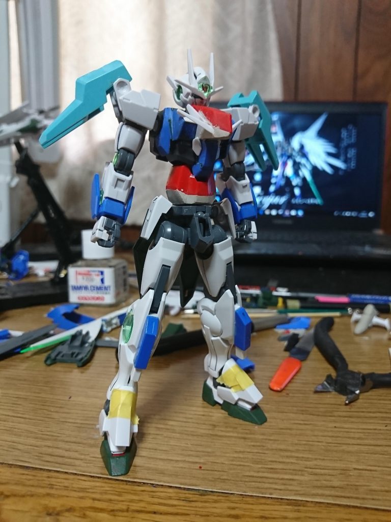 胸部の改造と胴体の延長。
スリムなAGE2系にしたことで相対的に胸部、腰が大きくなりボンキュッボンなスタイルになりました。
クビレって大事